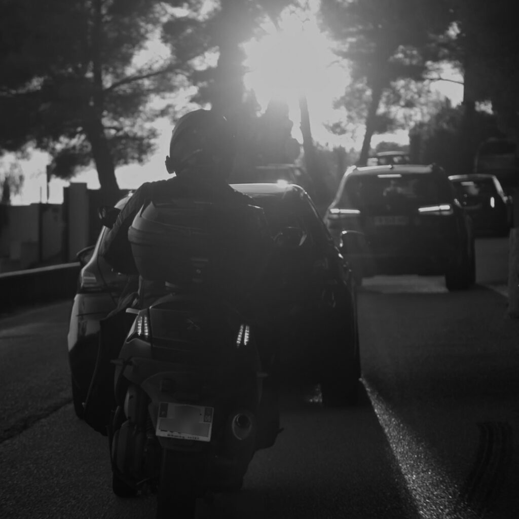 enquête d'un détective privé en scooter à Nice